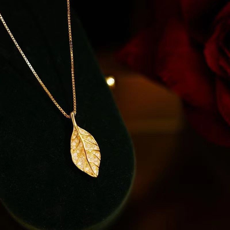 Gyllene lövhalsband